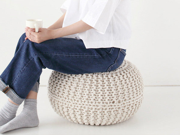 KNITTED POUF