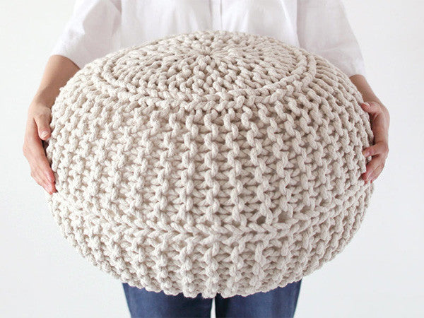 KNITTED POUF