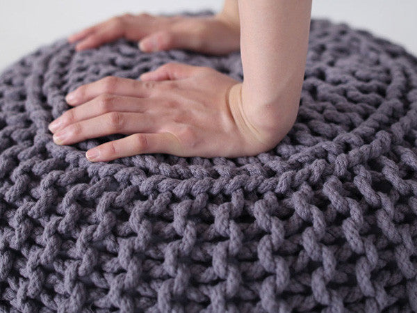 KNITTED POUF