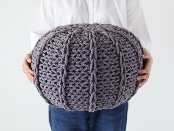 KNITTED POUF