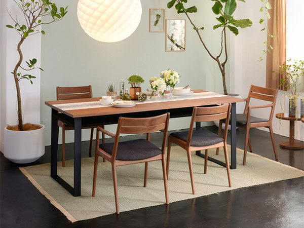 Avery dining table