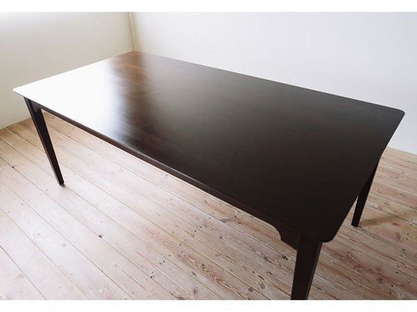 MORBIDO Dining Table