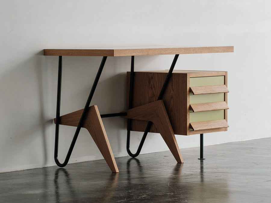 BOOMERANG DESK