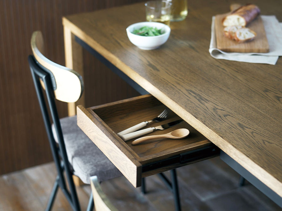 Stam dining table