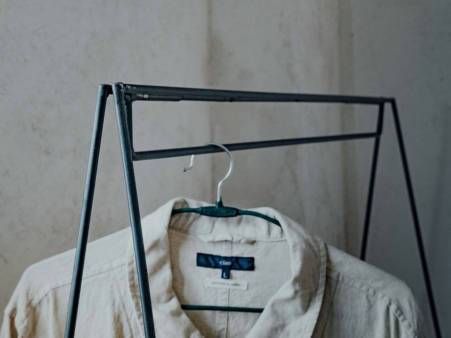 FOLDING HANGER RACK