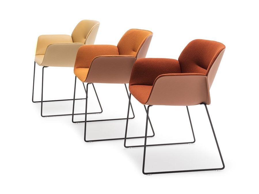 Nuez Armchair Thermo-polymer shell