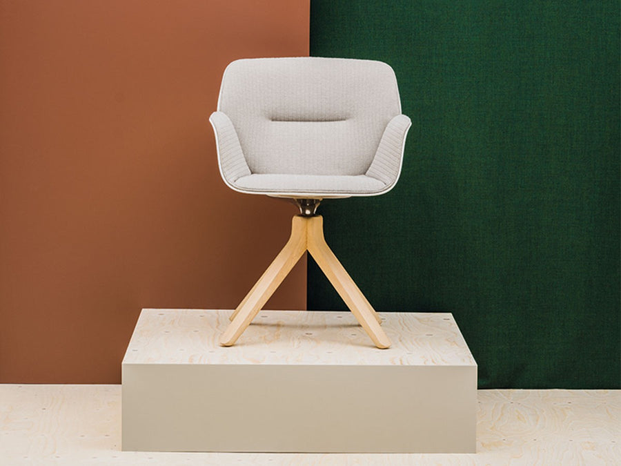 Nuez Armchair Upholstered Shell Pad