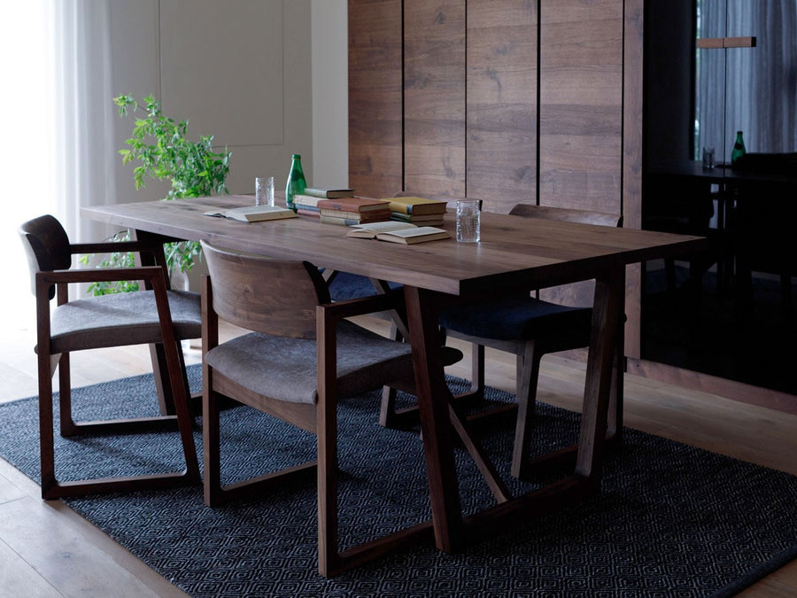 ELEVATO Dining Table