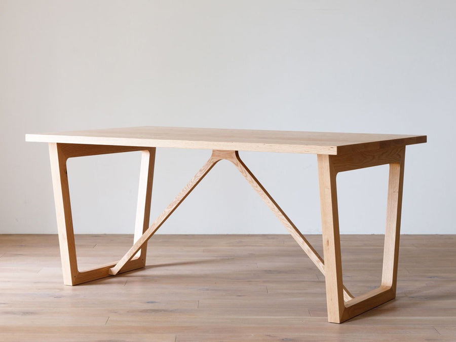 ELEVATO Dining Table