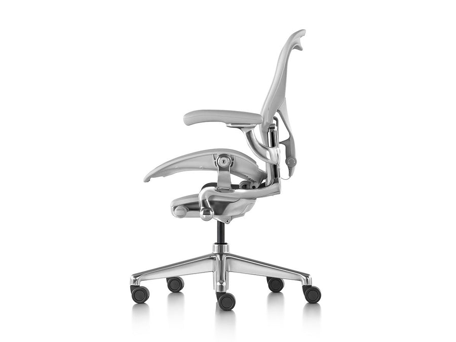 Aeron Chair Remastered Bサイズ（ミディアムサイズ）