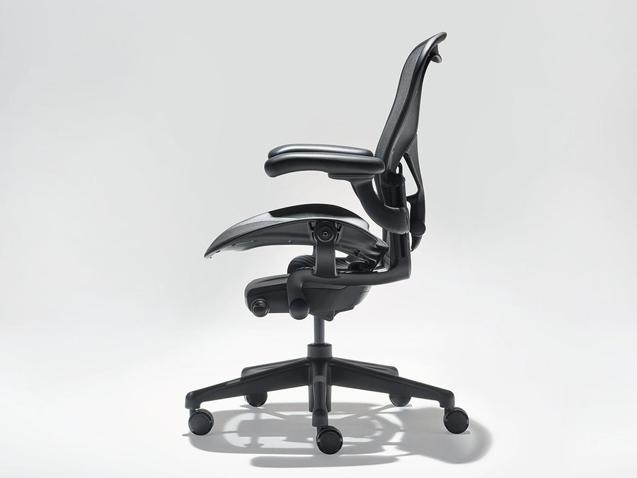 Aeron Chair Remastered Bサイズ（ミディアムサイズ）