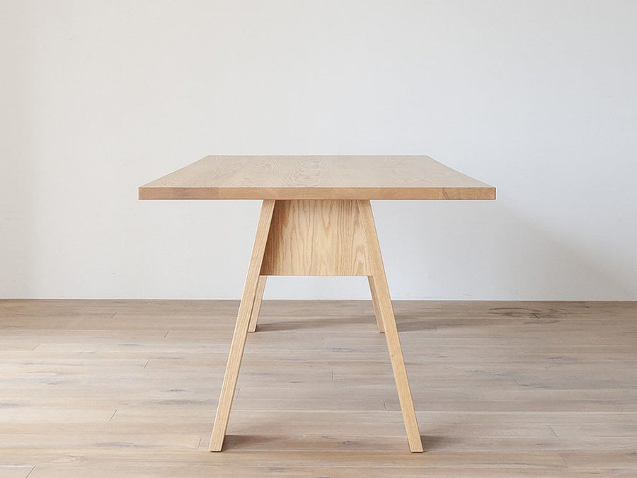 SOLIDO Dining Table