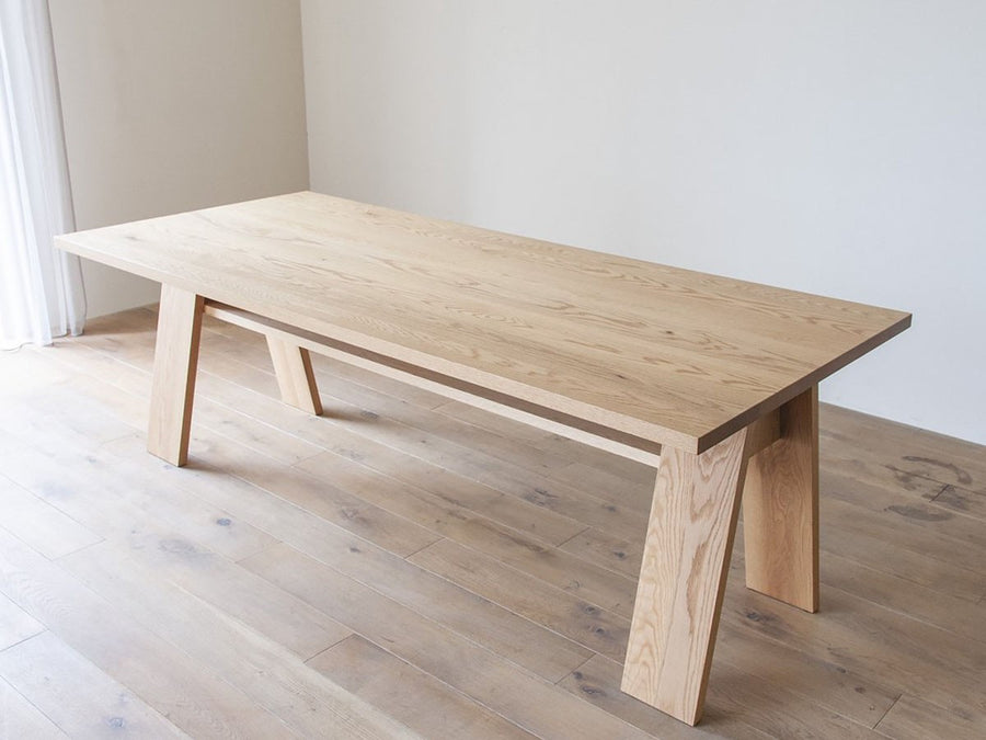 SOLIDO Dining Table