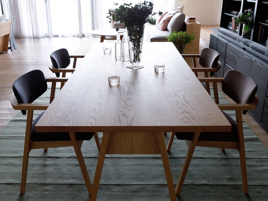 SOLIDO Dining Table