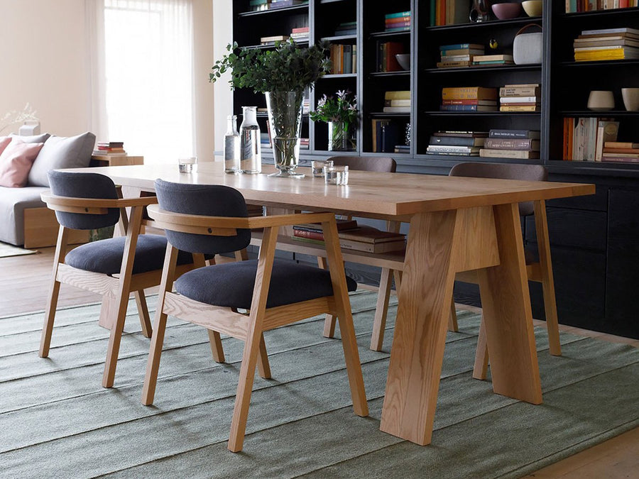 SOLIDO Dining Table