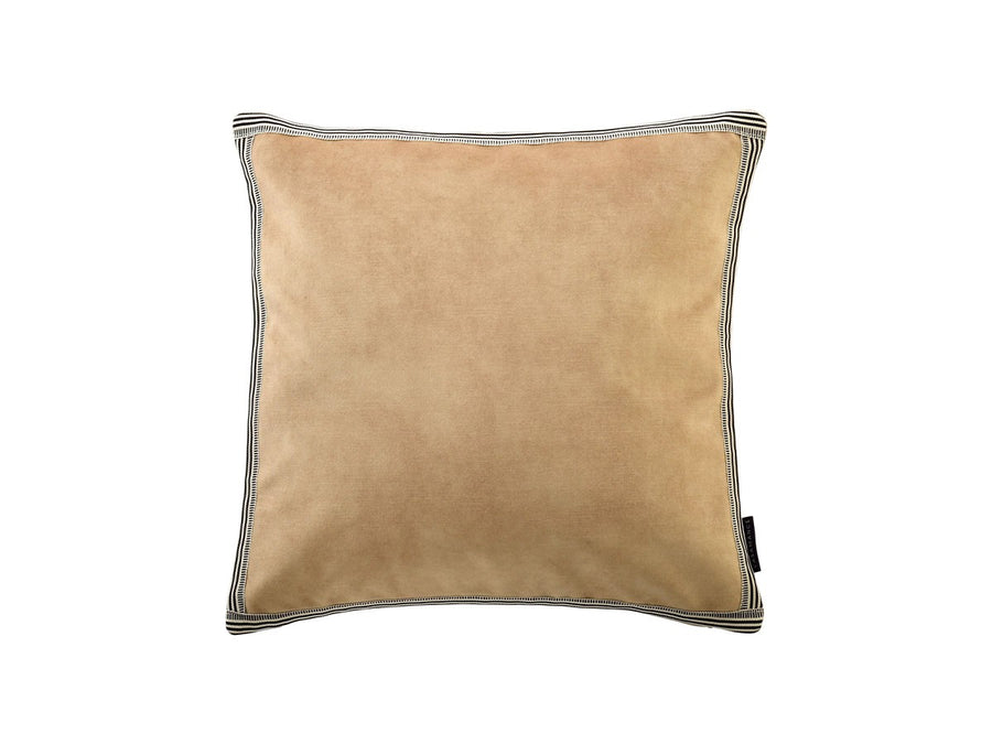 Manade Cushion