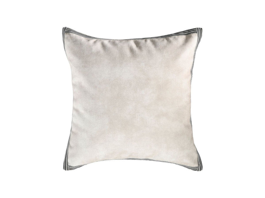 Manade Cushion