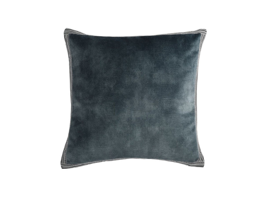 Manade Cushion