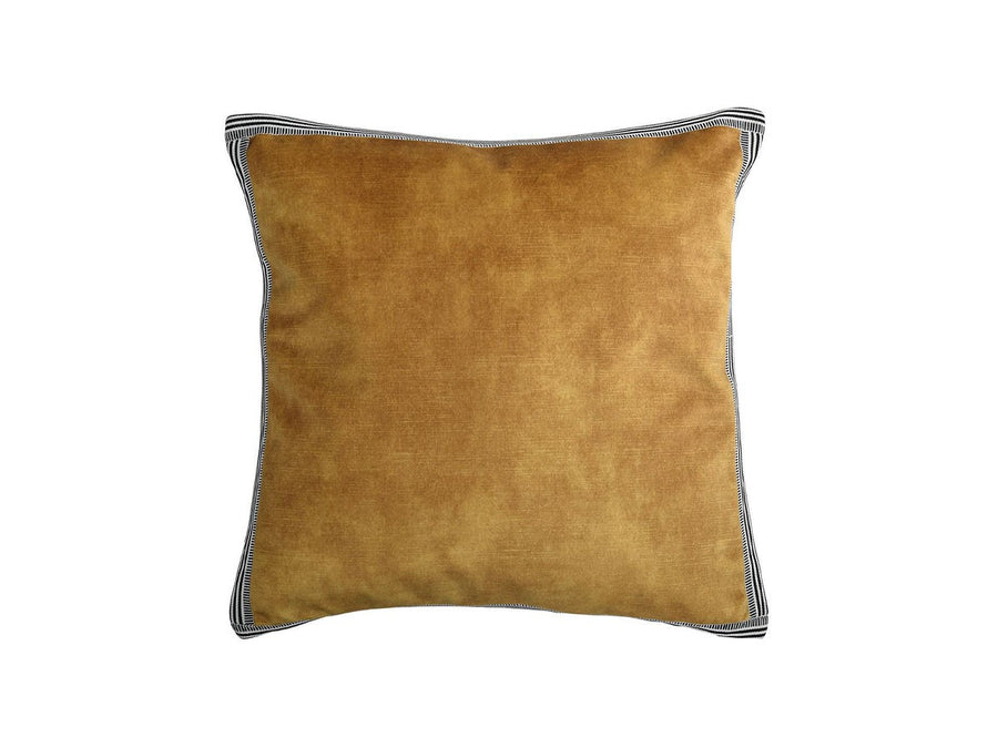 Manade Cushion