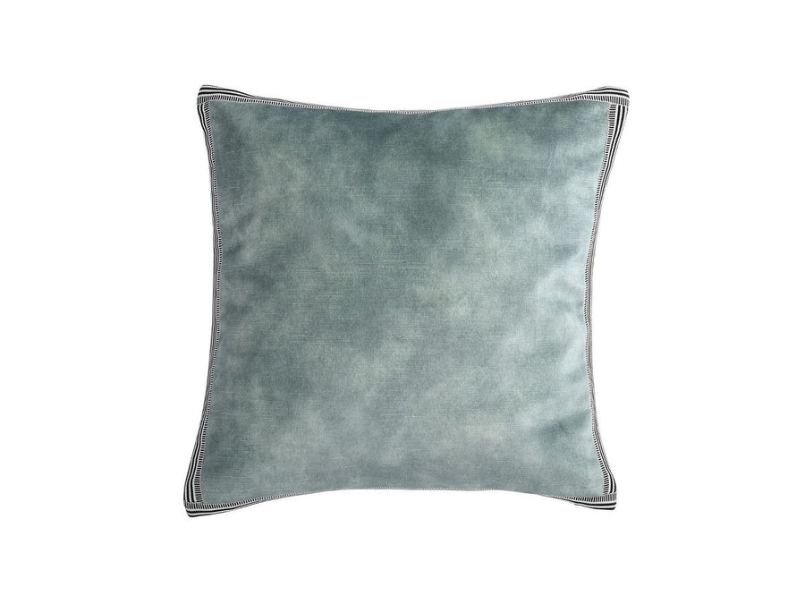 Manade Cushion