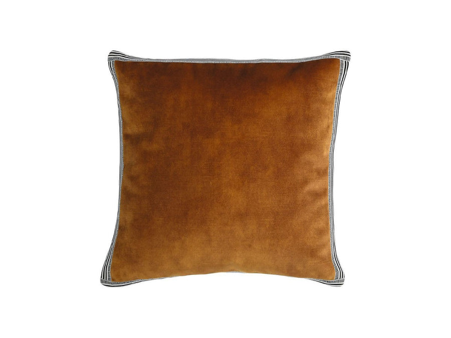 Manade Cushion