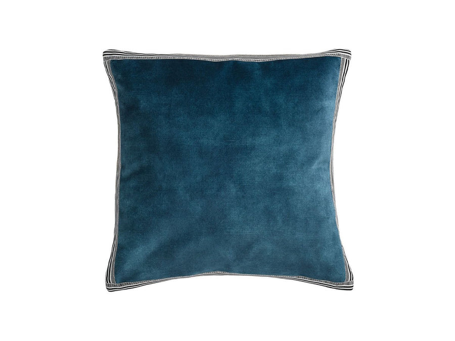 Manade Cushion