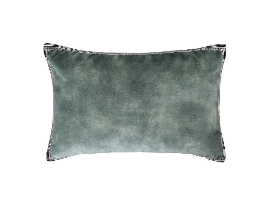 Manade Cushion