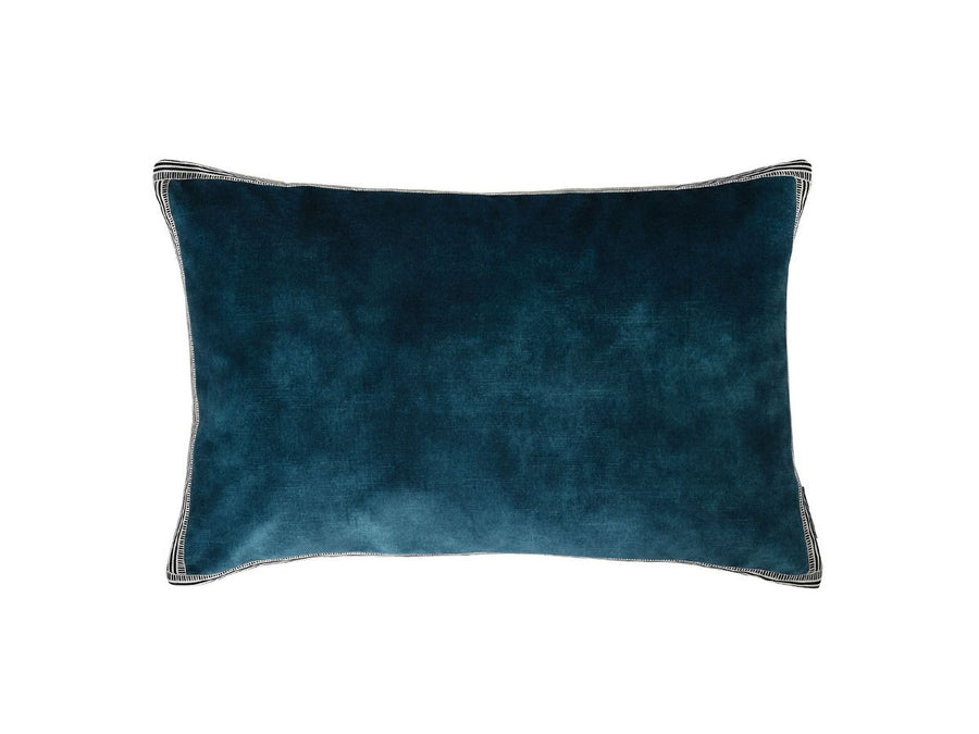 Manade Cushion