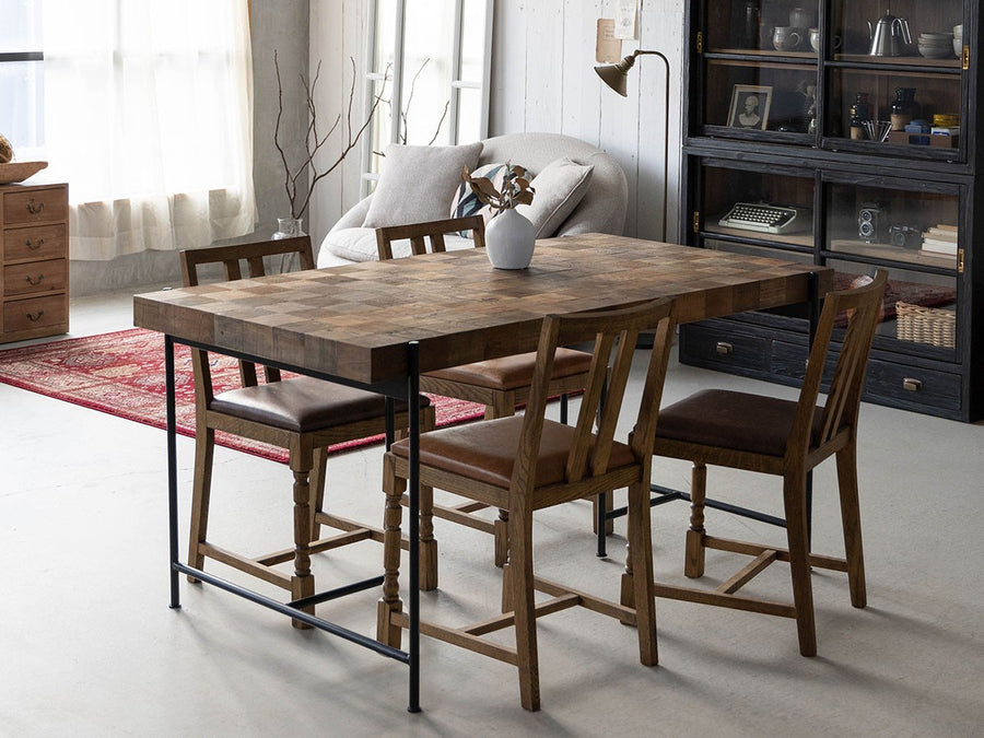 DARS DINING TABLE