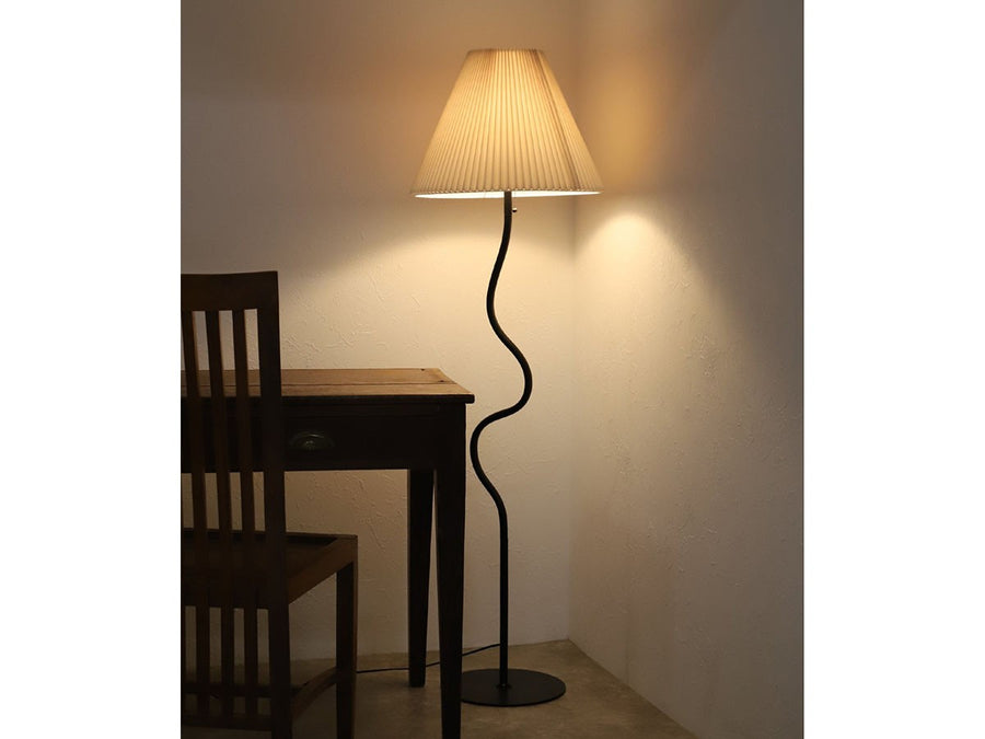 WAVY FLOOR LAMP