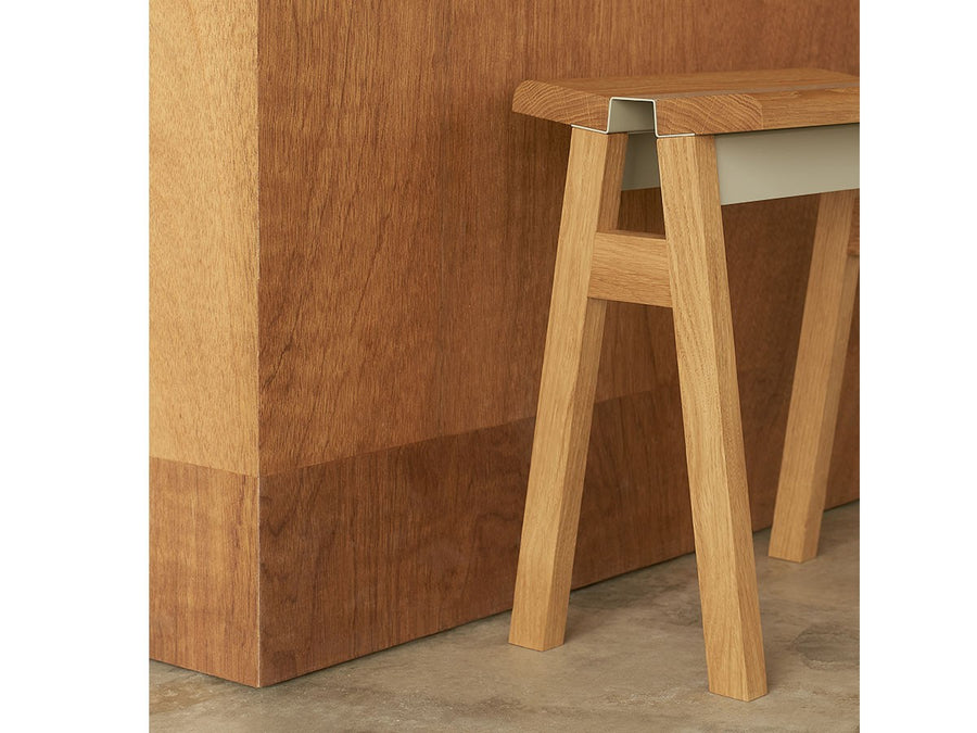 Hi.series stool