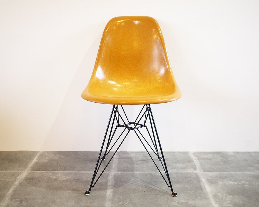 Eames side shell chair キャメル
