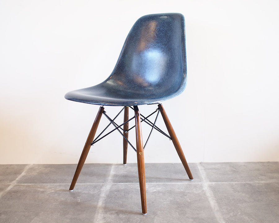 Eames side shell chair ネイビー