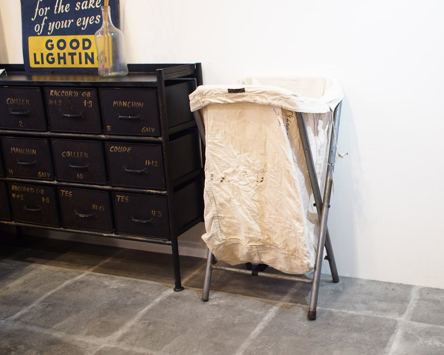 VINTAGE FOLDING LAUNDRY HAMPER
