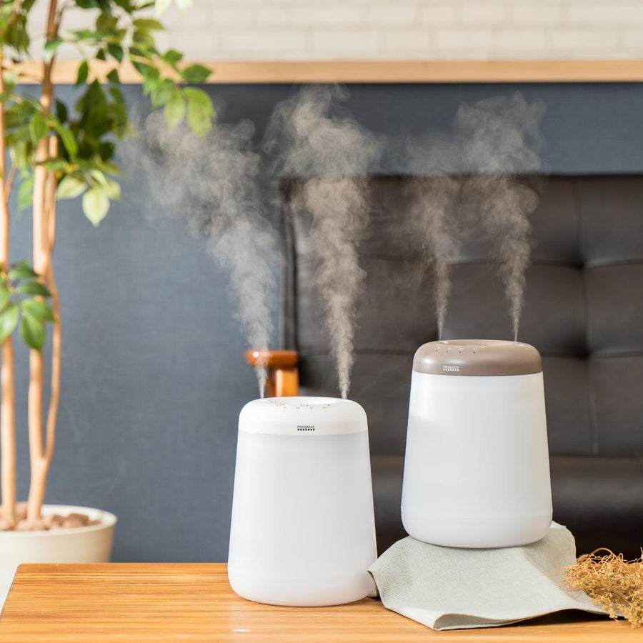 Cordless top-fill humidifier with dual mist function that prevents water from spilling even if it falls over.