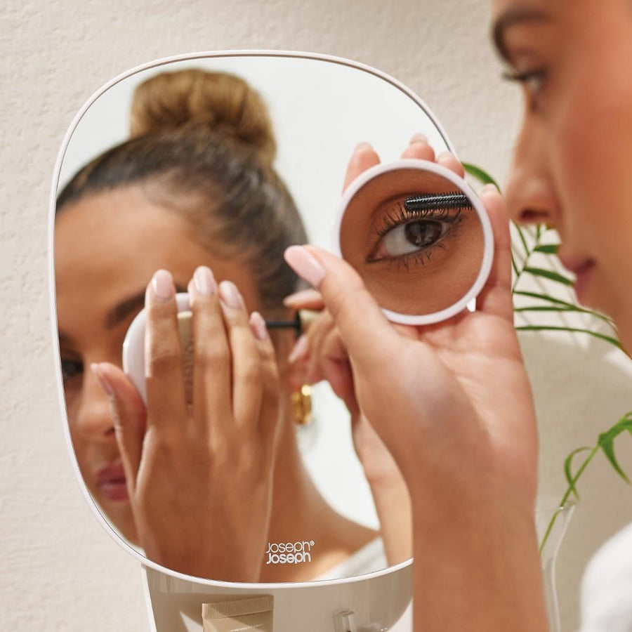 Cosmetic organizer with mirror