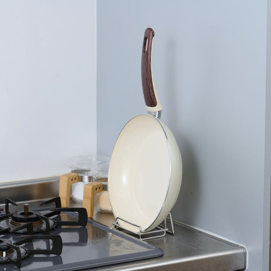 Compact frying pan stand
