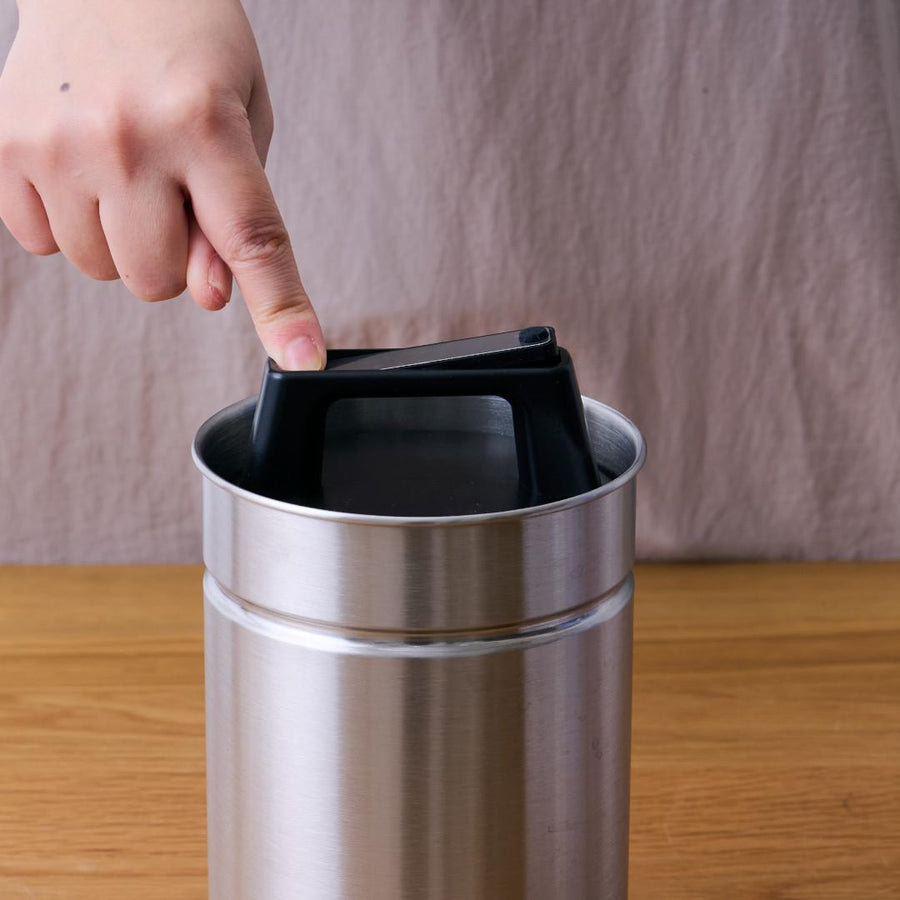 Sealable food waste canister