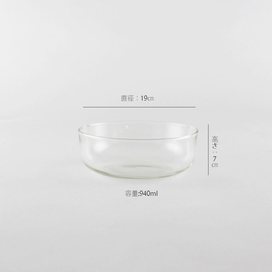 A shallow bowl with a crown glass that looks great with somen noodles.