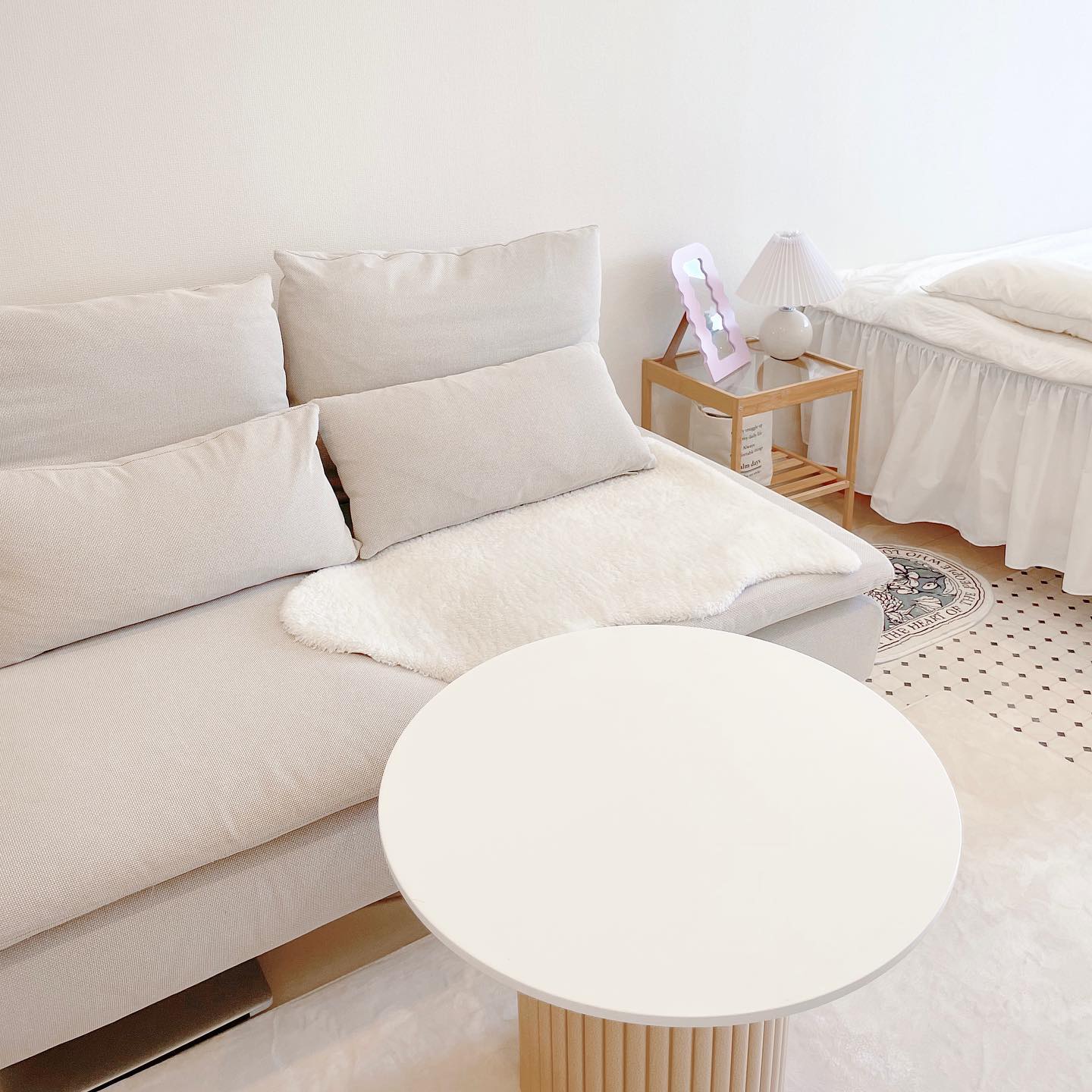 ソファはIKEAのソーデルハムン3人掛けコンパクト ライトベージュです🤍