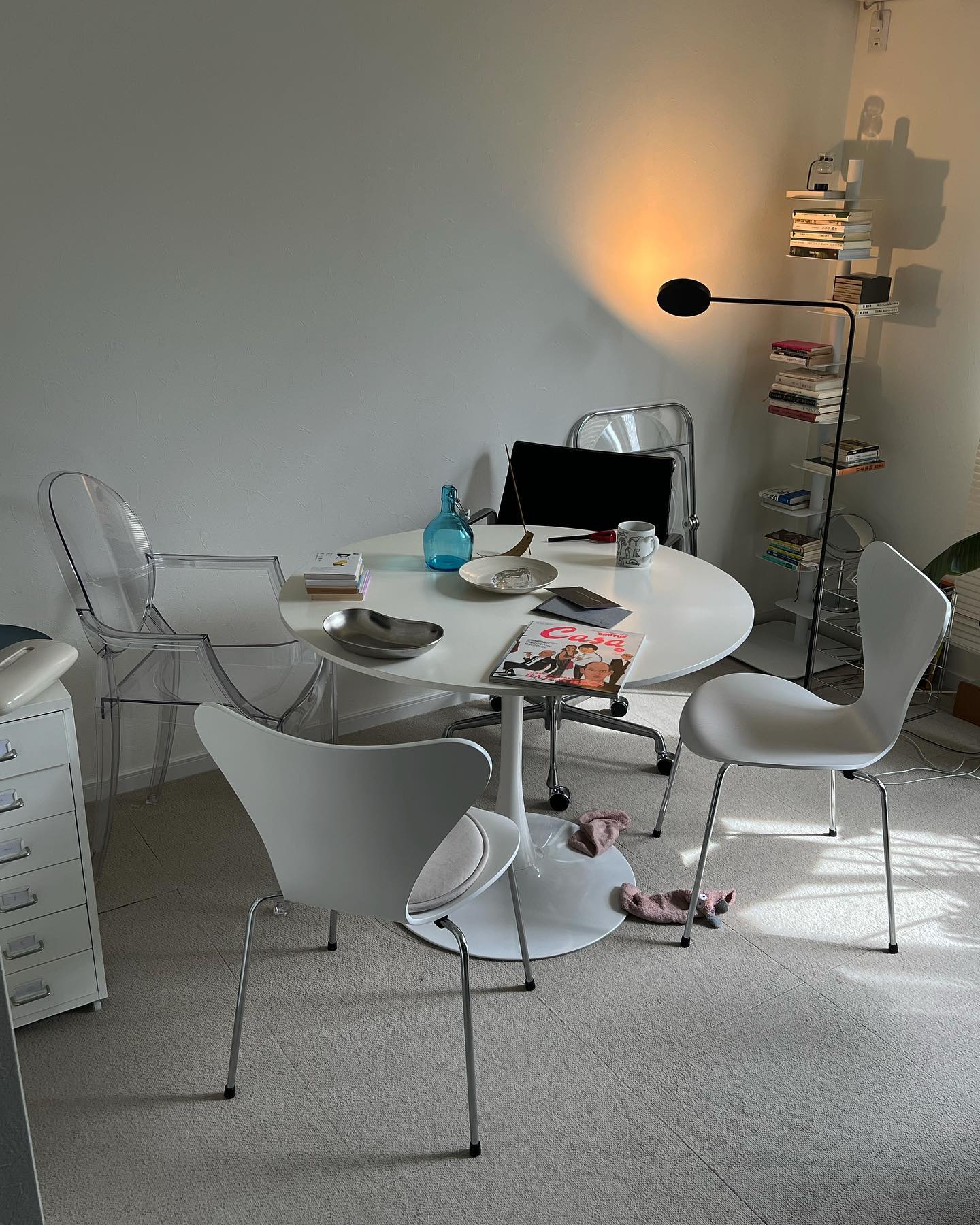 Herman Miller (ハーマンミラー) DWR ストーリーブックケース by