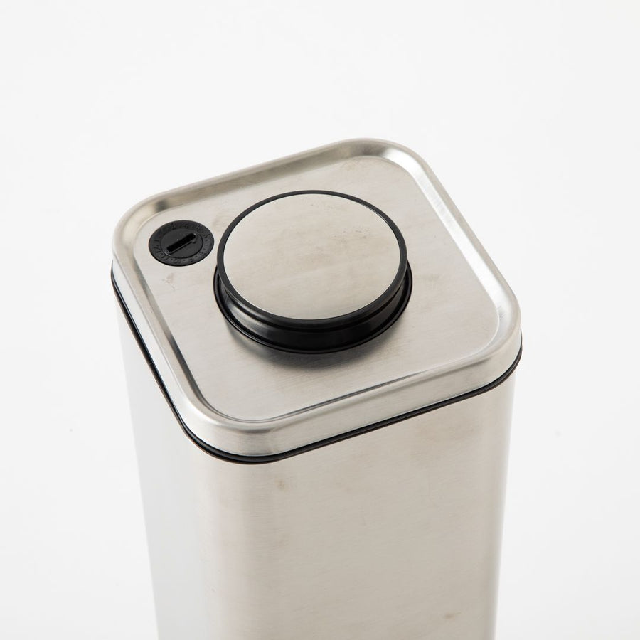 CUBE JAR WITH PRESS LID L