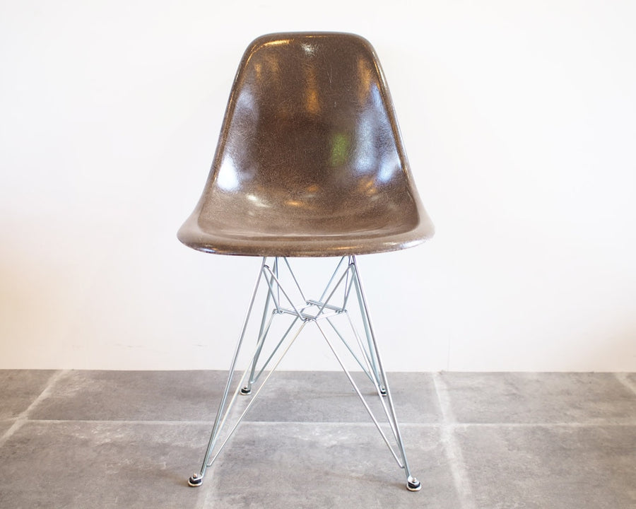 Eames side shell chair ブラウン