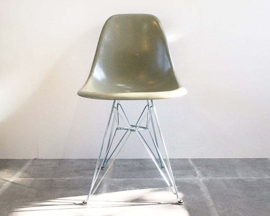 Eames side shell chair, amber