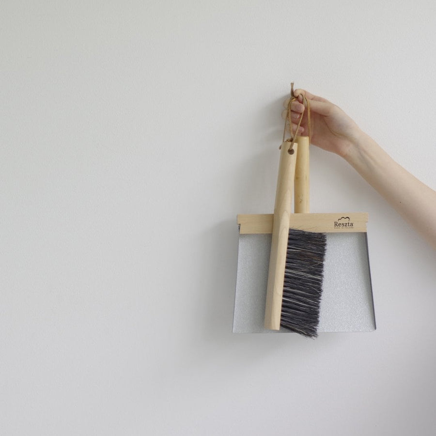 Hand brush and dustpan set