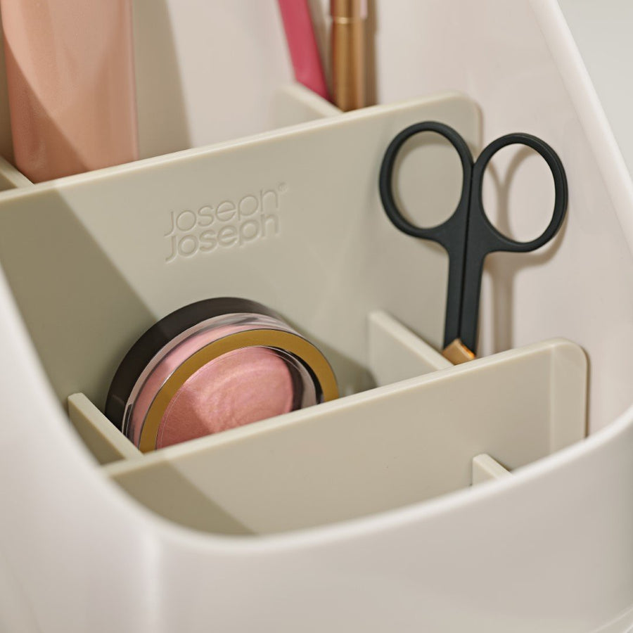 Cosmetic organizer with mirror