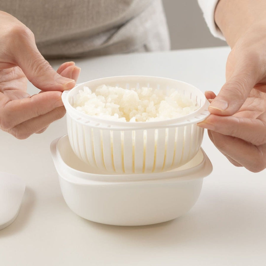 蒸気であたためる冷凍ごはん容器