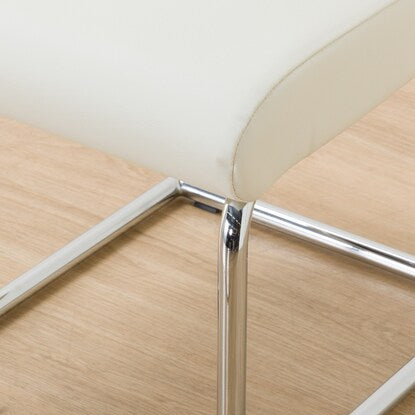 Dining chair made of scratch- and stain-resistant synthetic leather (N-Shield Loft 2 H IV)