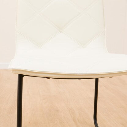 Dining chair that is resistant to scratches and dirt (Tennel KD N-Shield WH)