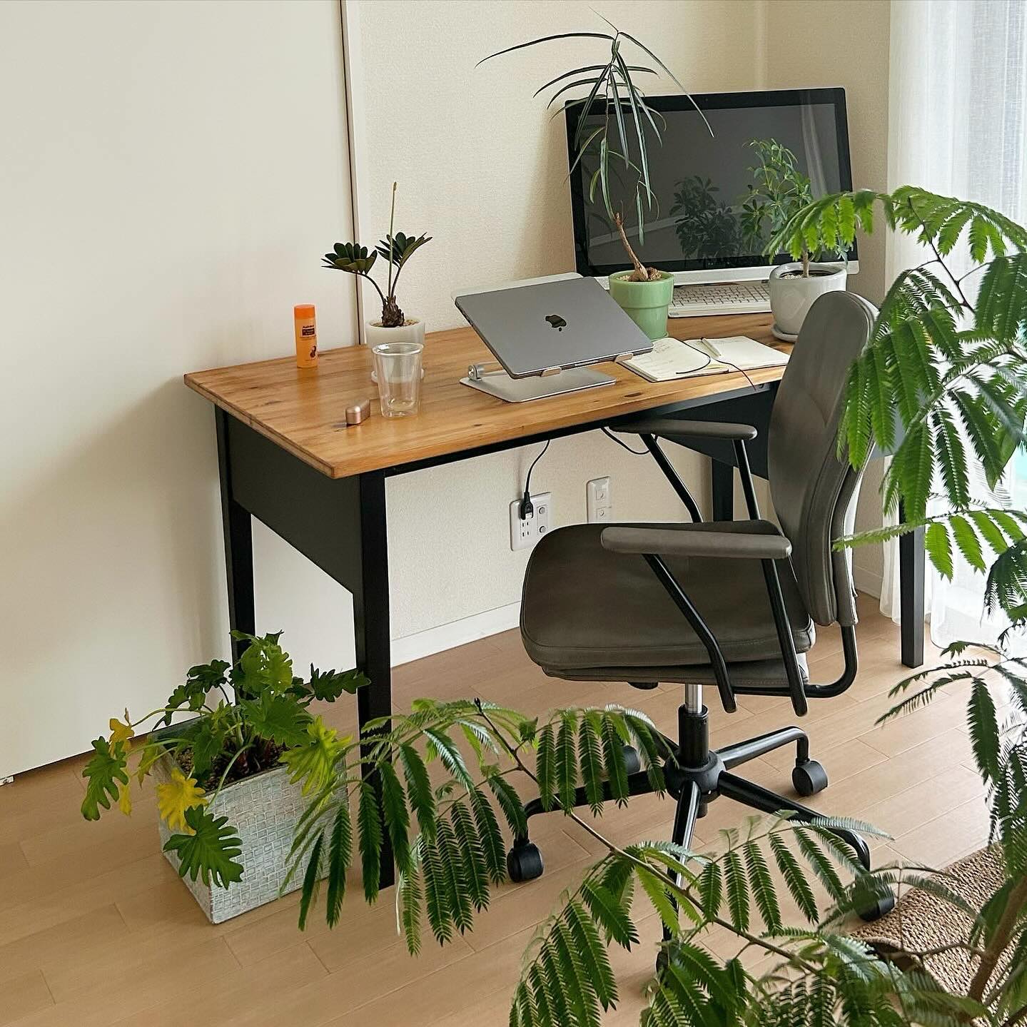 IKEAのアルケルストルプ ARKELSTORP アルケルストルプ デスク, ブラック, 140x70 cm - IKEA